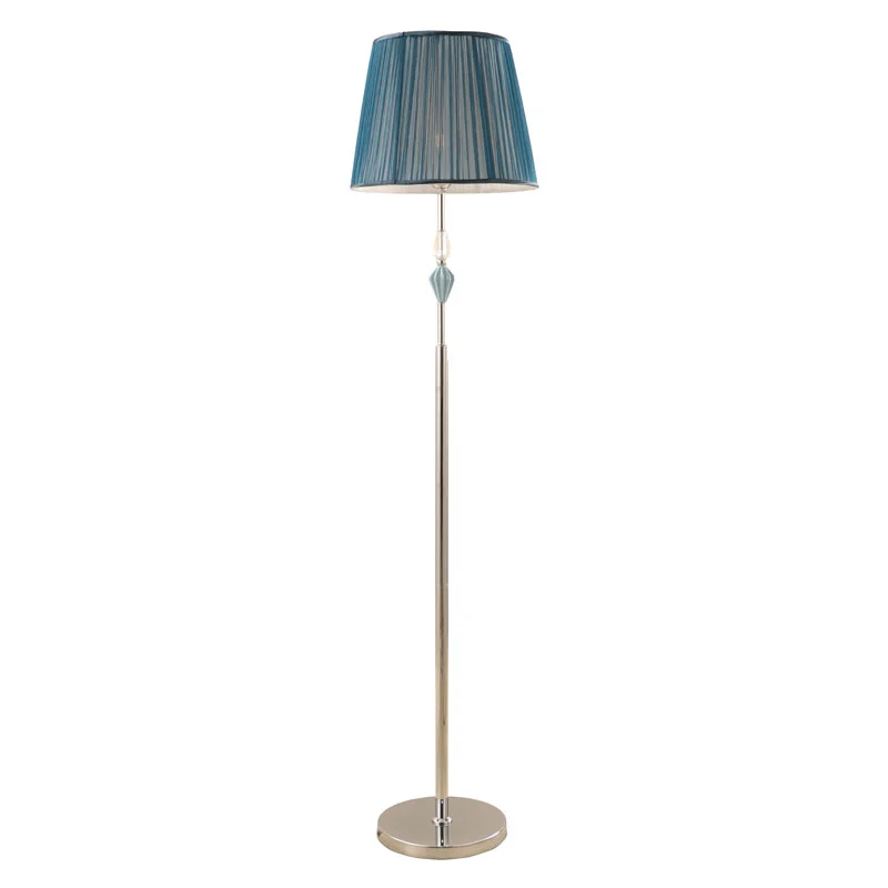 Apa aman kanggo ninggalake kain pleated ngadeg lampu lantai ing kabeh wengi?