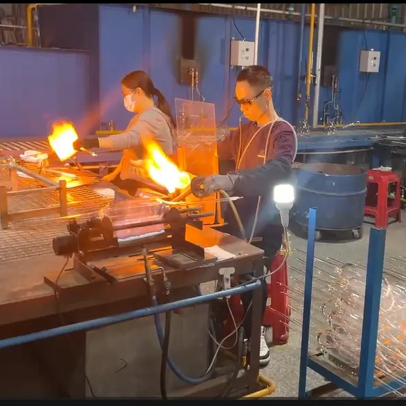 Seni lampu lampu sing ditiup: kepiye solusi industri industri unik unik